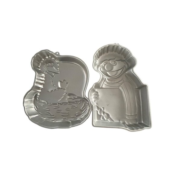 Wilton Sesame Street Cake Pan Set Featuring Big Bird & Ernie Aluminum Vintage De - Picture 1 of 5